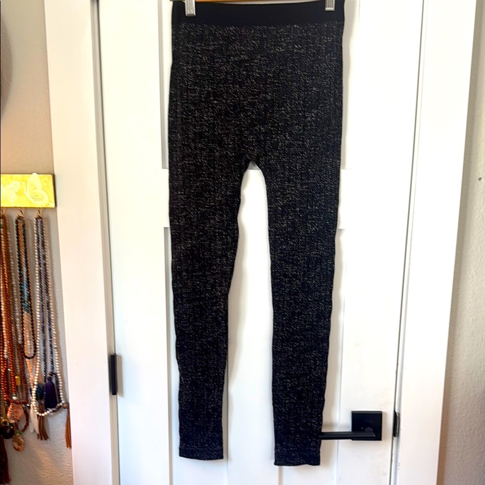 No Boundaries Black Gray Marled Knit Leggings Soft Stretch Cozy Chic L